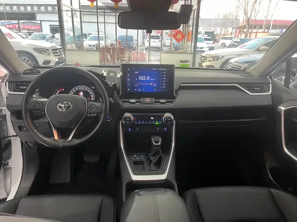 Toyota RAV4 — фото 2