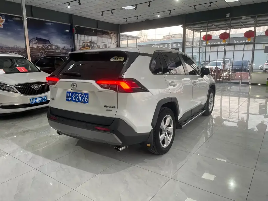 Toyota RAV4 — фото 5