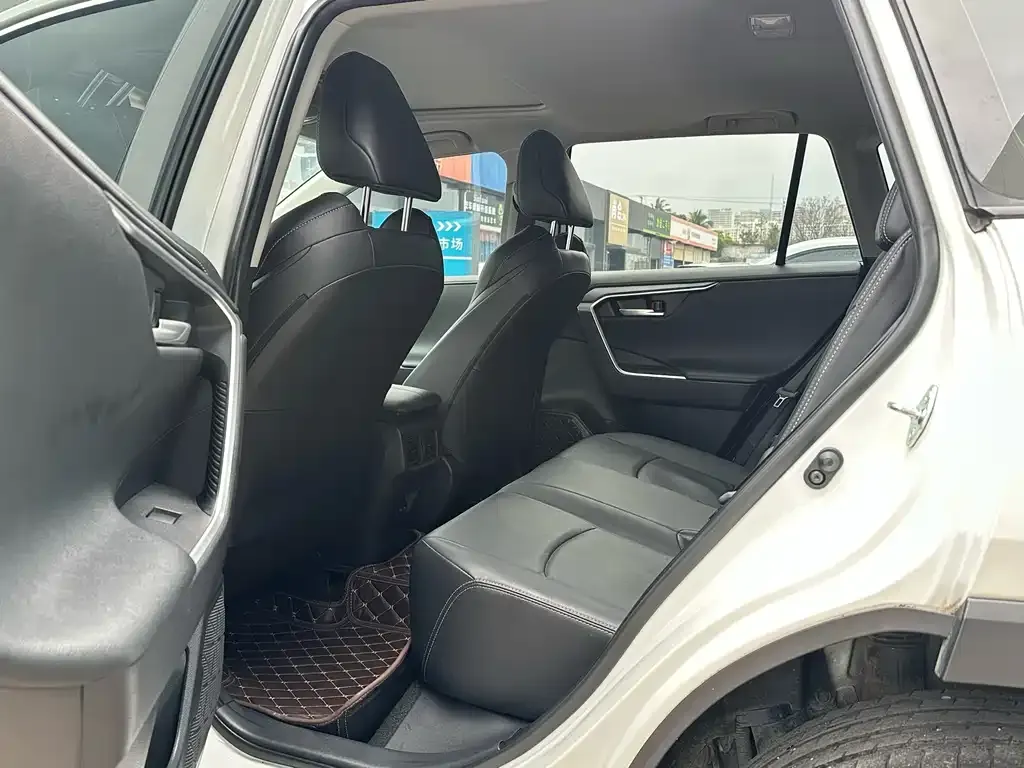 Toyota Wildlander 2023 из CN, фото 5