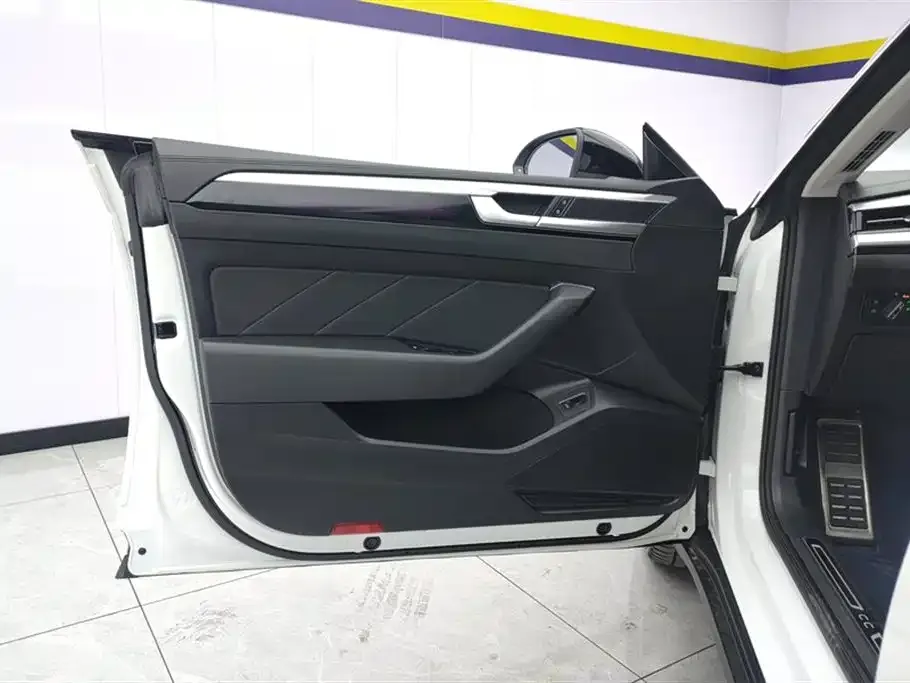 Volkswagen CC 2024 из CN, фото 9