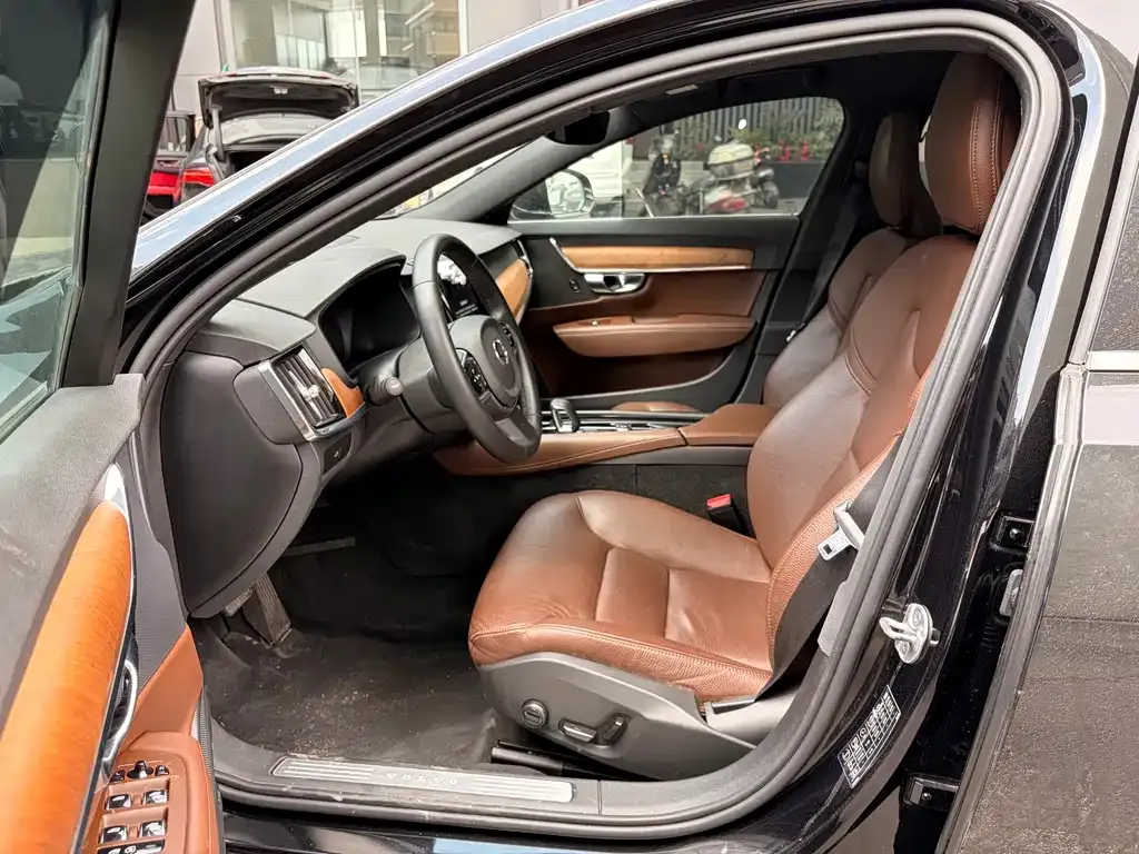 Volvo S90 2022 из CN, фото 6