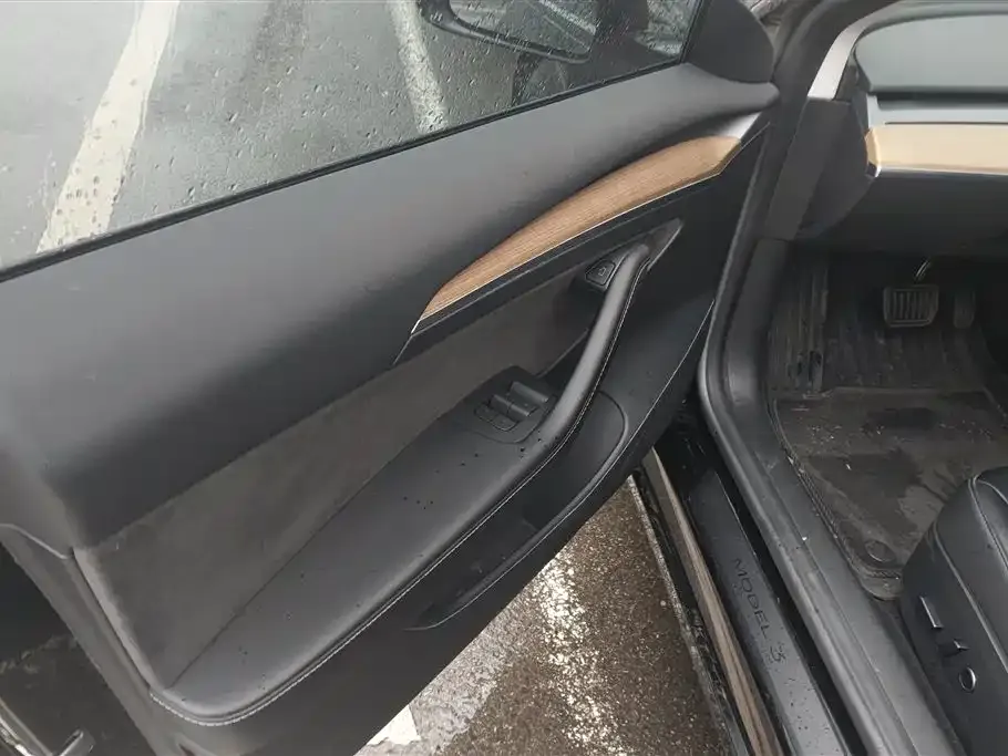 Tesla Model 3 — фото 3