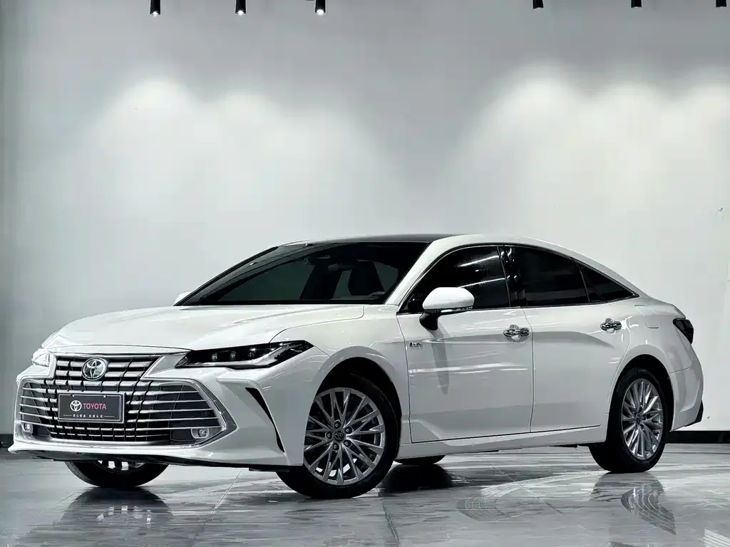 Toyota Avalon — фото 1