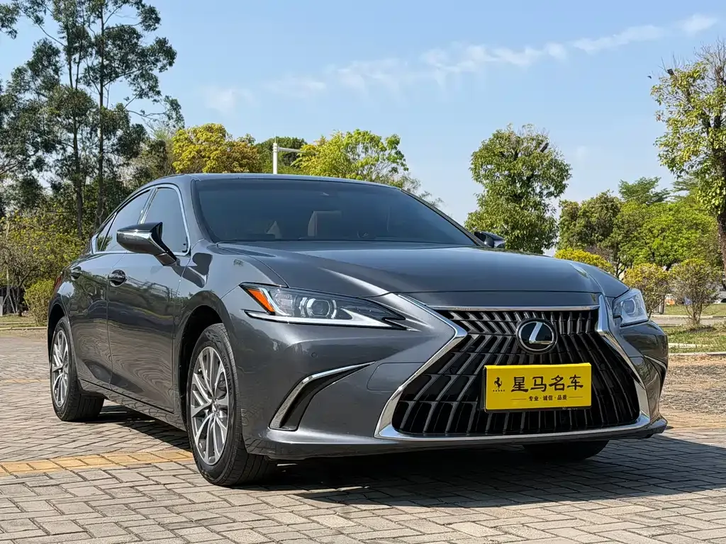 Lexus ES — фото 10