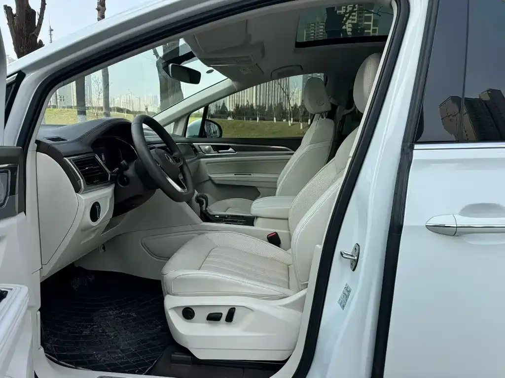 Volkswagen Viloran 2021 из CN, фото 3