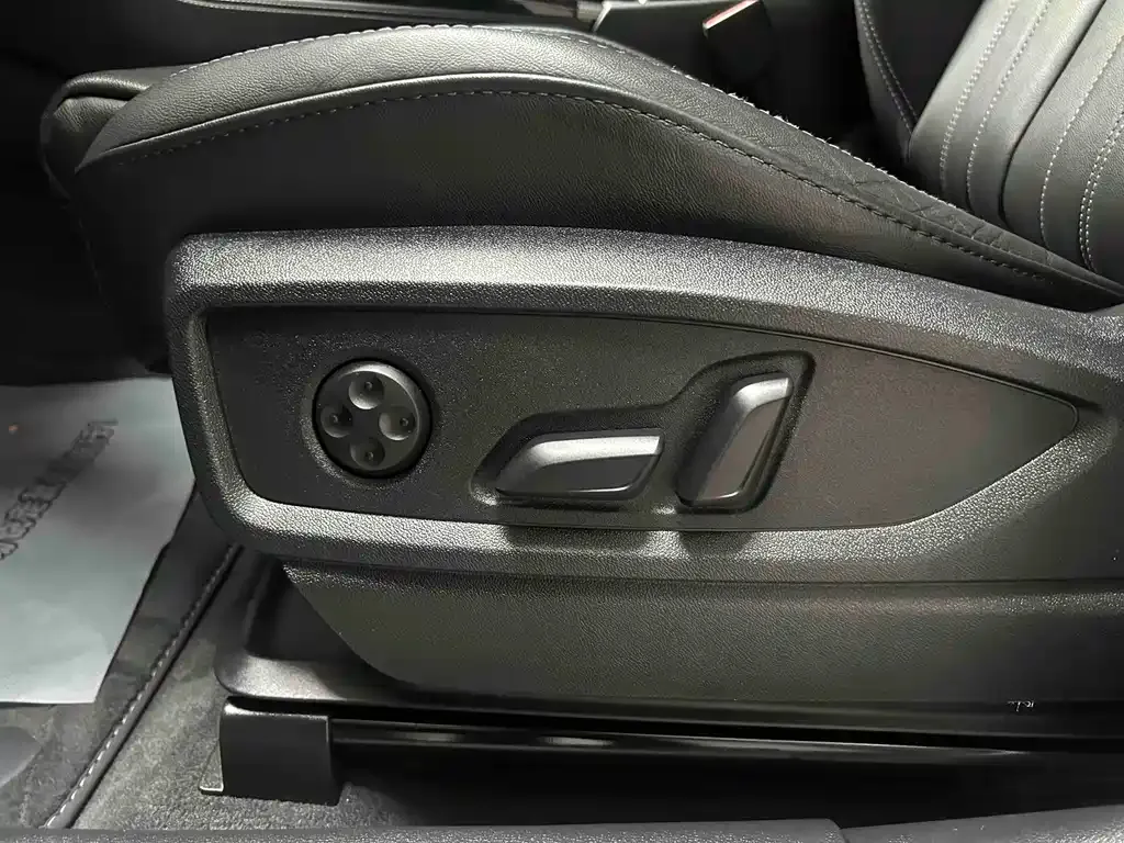 Audi Q5L 2022 из CN, фото 10