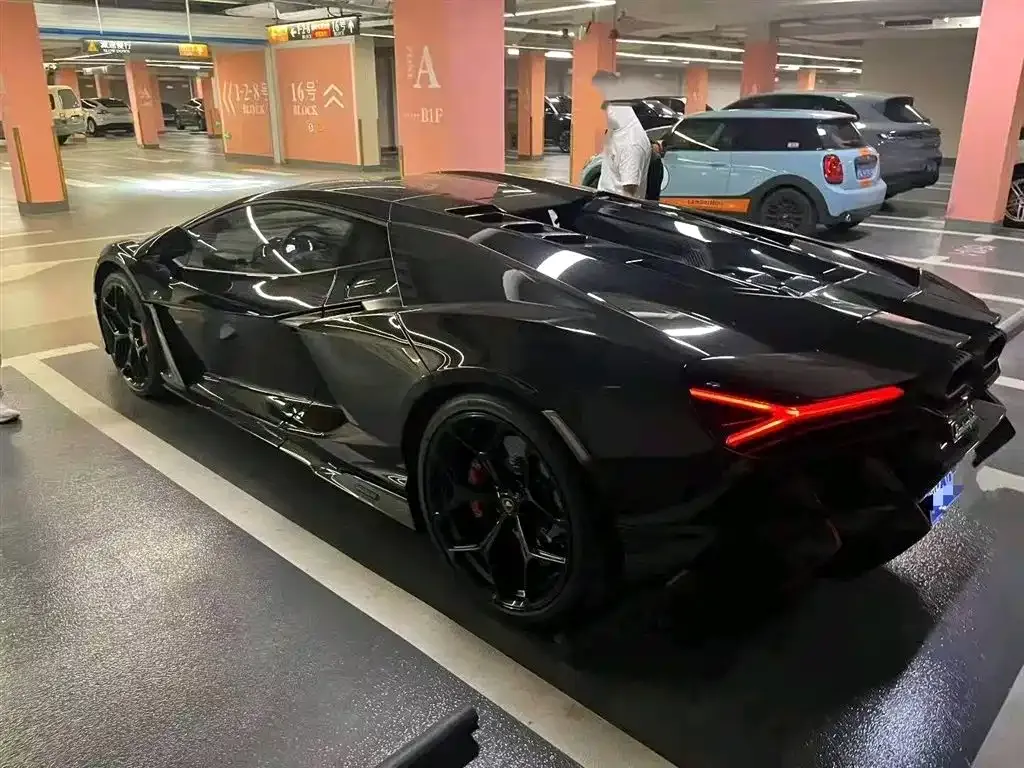 Lamborghini Revuelto 2025 из CN, фото 8