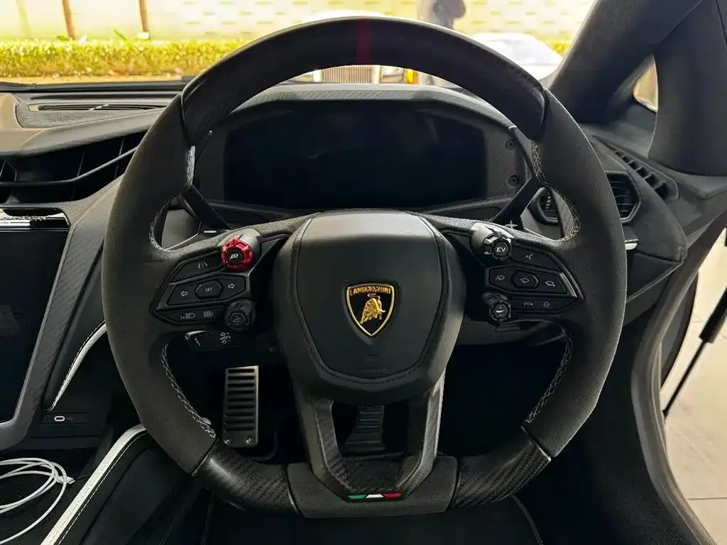 Lamborghini Revuelto 2025 из CN, фото 5