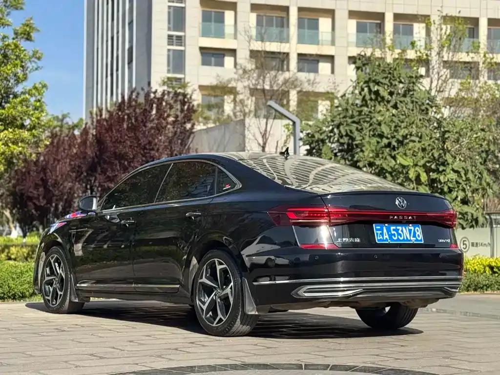 Volkswagen Passat — фото 10