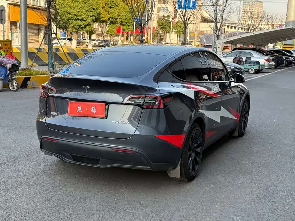 Tesla Model Y — фото 5