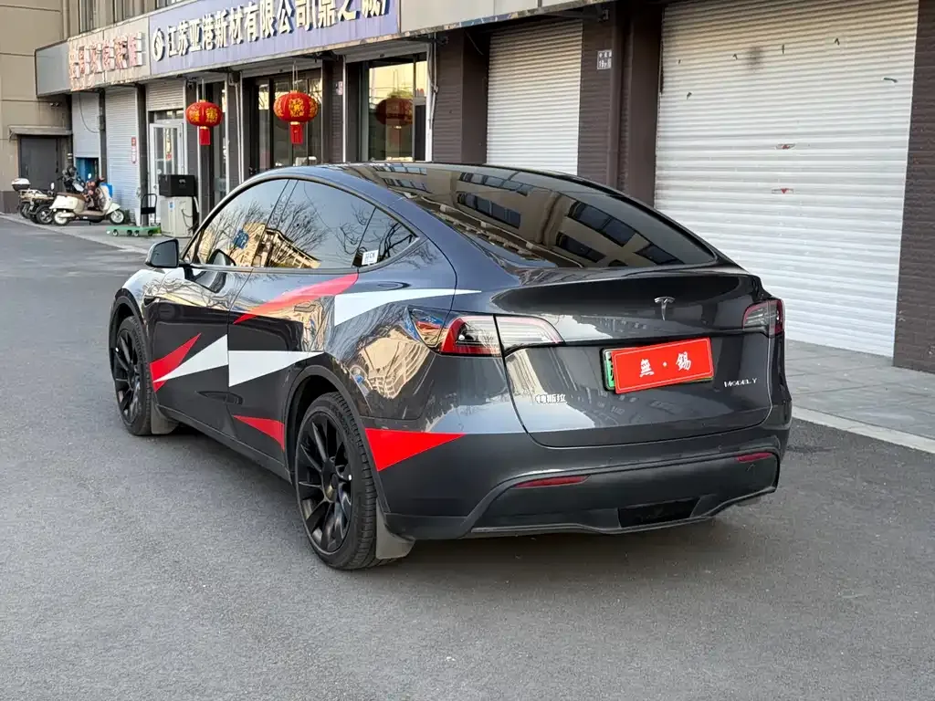 Tesla Model Y — фото 6