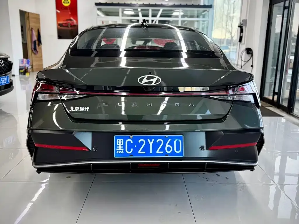 Hyundai Elantra — фото 7