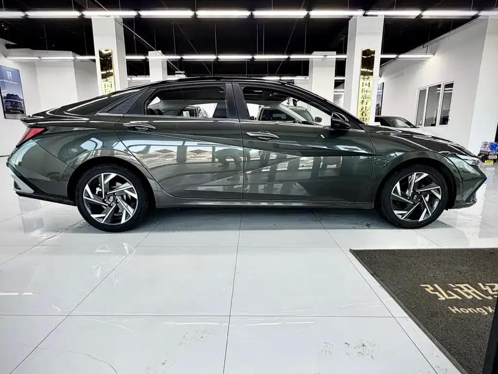 Hyundai Elantra — фото 8
