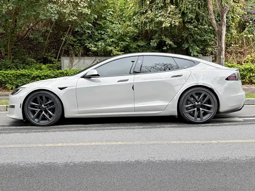 Tesla Model 3 — фото 9