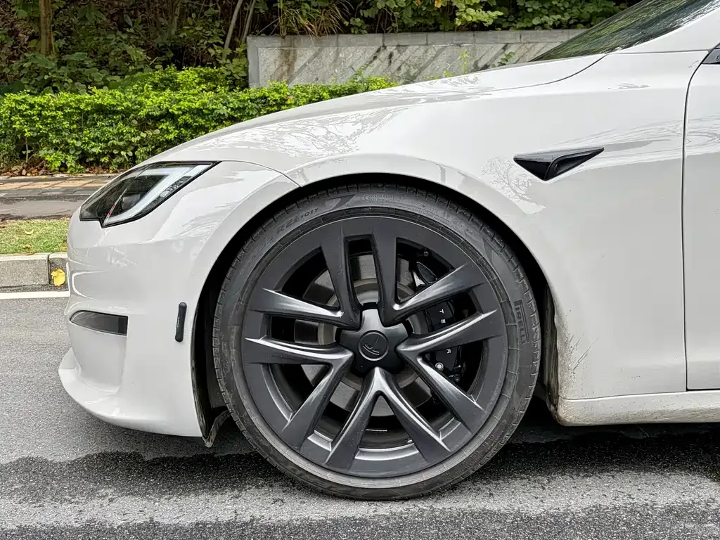 Tesla Model 3 — фото 10