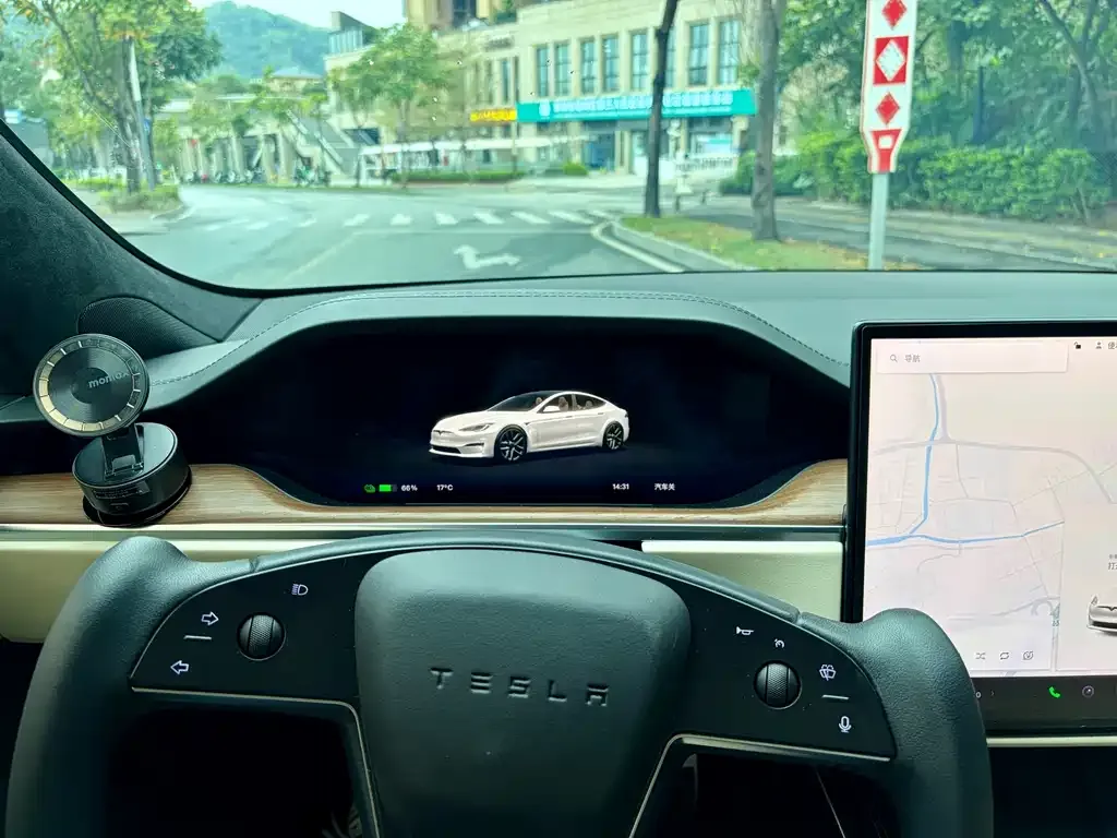 Tesla Model 3 — фото 3