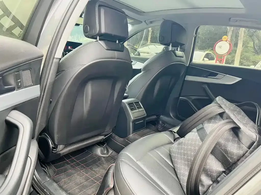 Audi A4L 2022 из CN, фото 6