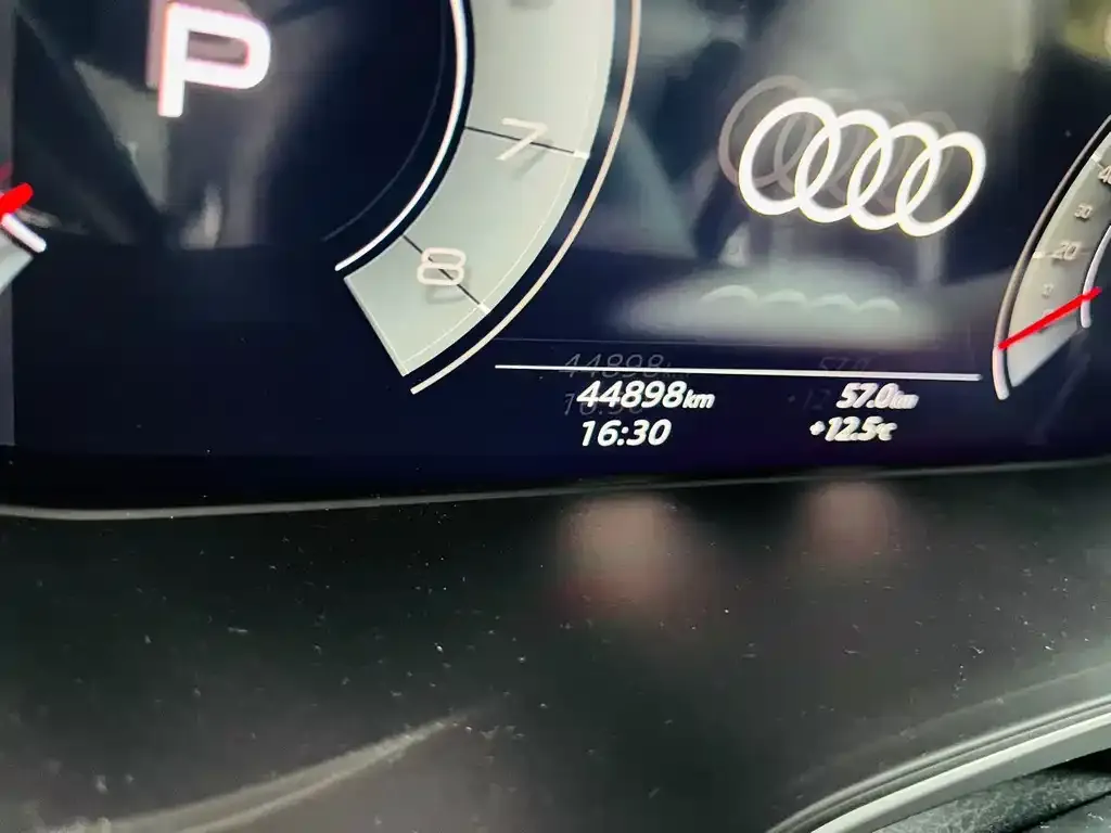 Audi A4L 2022 из CN, фото 3