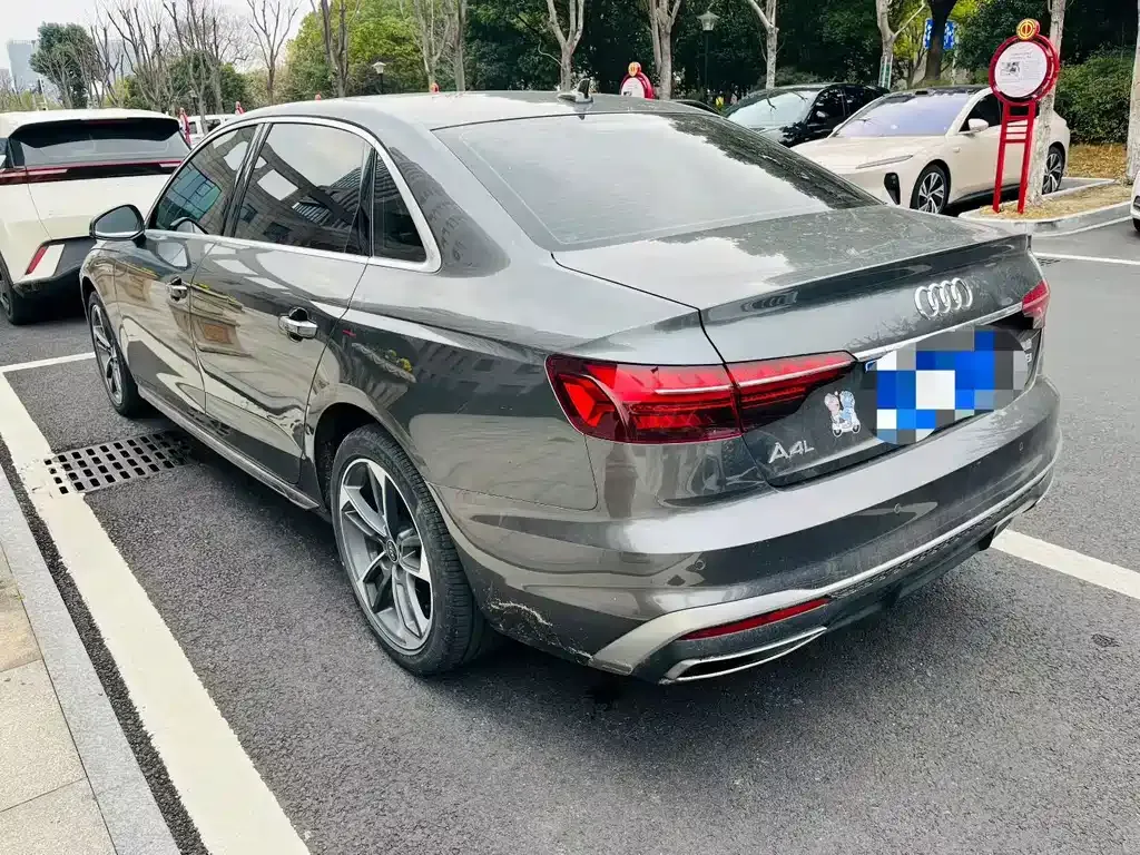 Audi A4L 2022 из CN, фото 4