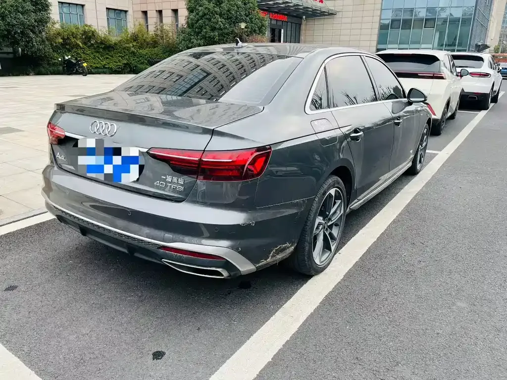 Audi A4L 2022 из CN, фото 8