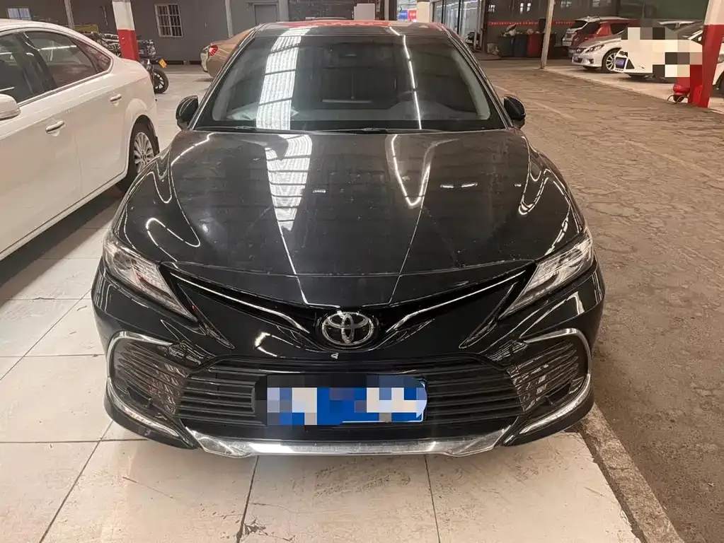 Toyota Camry — фото 2