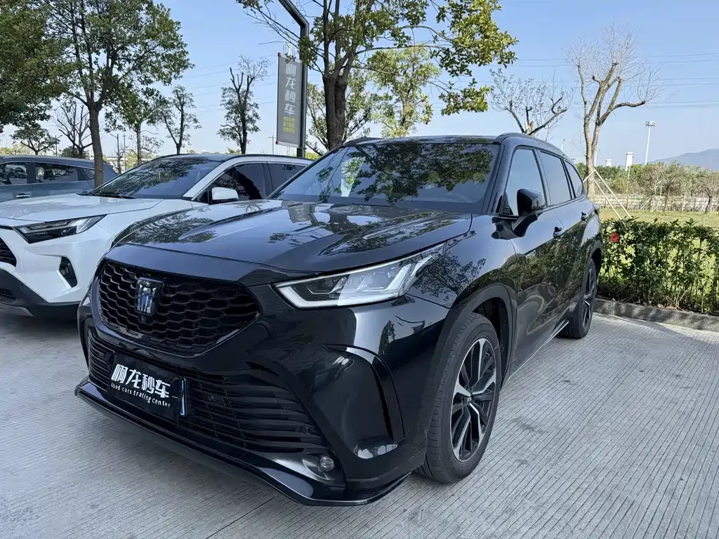 Toyota Crown Kluger 2023 из CN, фото 1