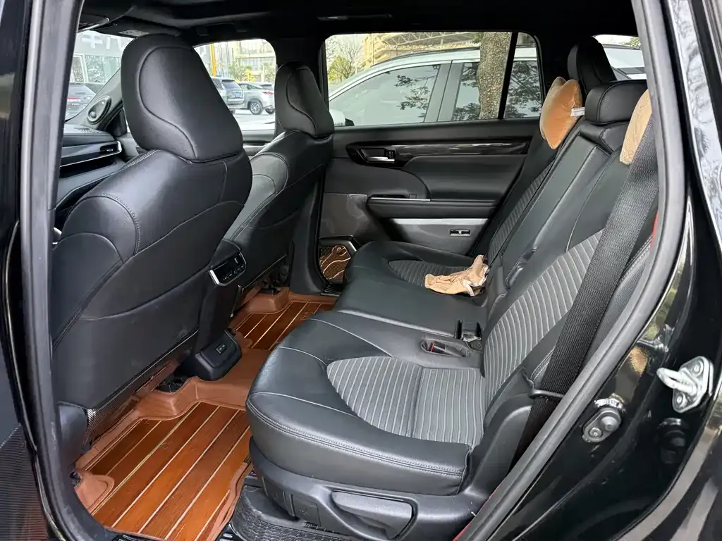 Toyota Crown Kluger 2023 из CN, фото 9