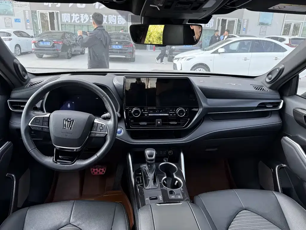 Toyota Crown Kluger 2023 из CN, фото 10