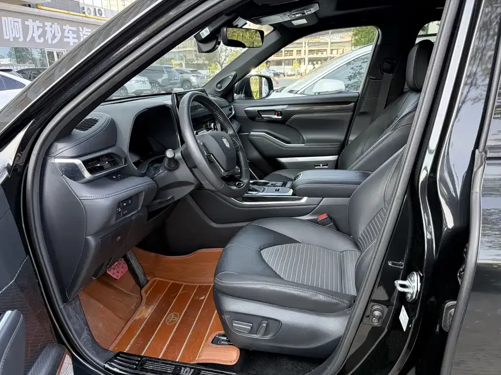 Toyota Crown Kluger 2023 из CN, фото 7