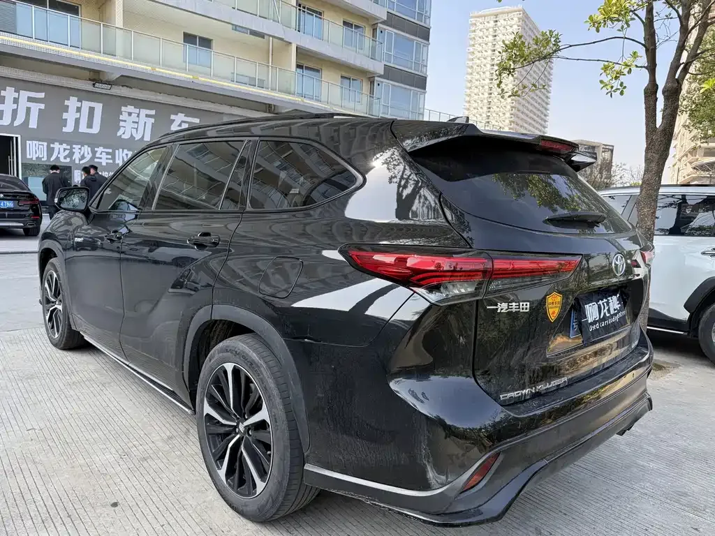Toyota Crown Kluger 2023 из CN, фото 5