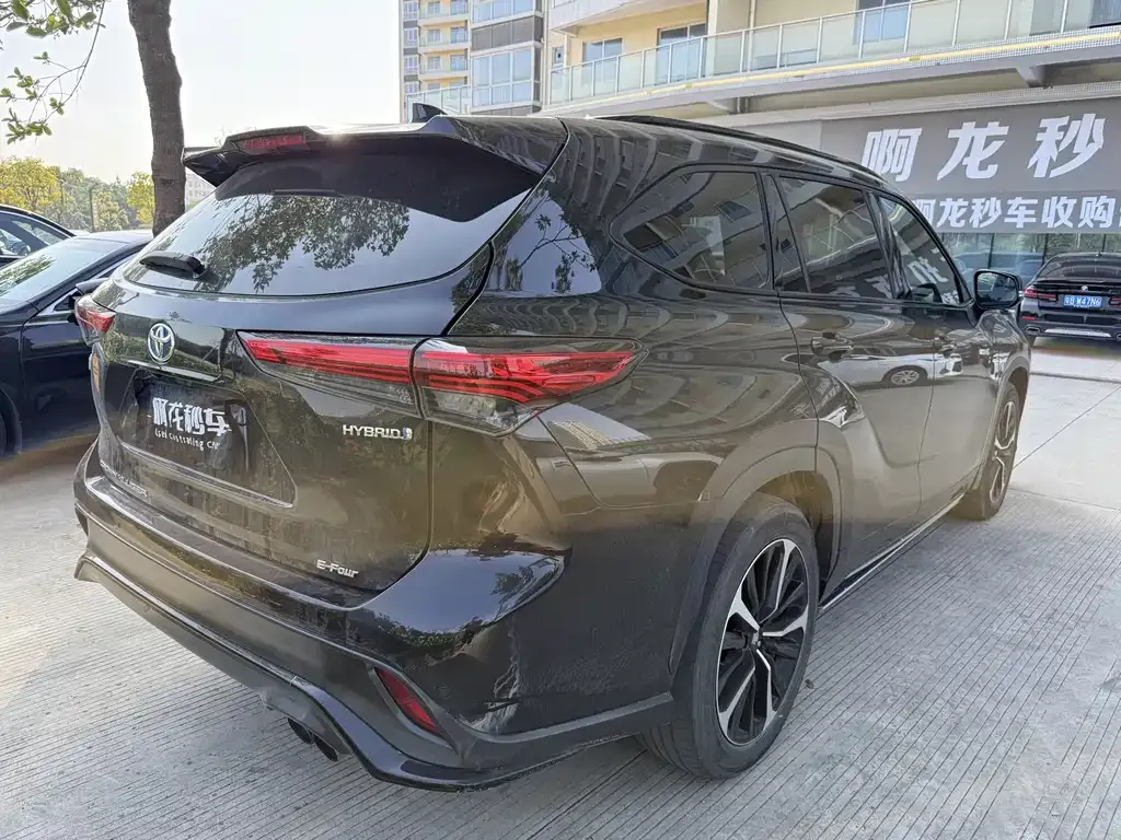 Toyota Crown Kluger 2023 из CN, фото 3