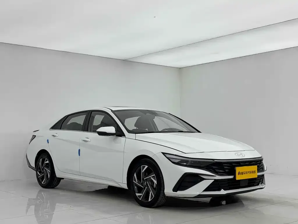 Hyundai Elantra — фото 4