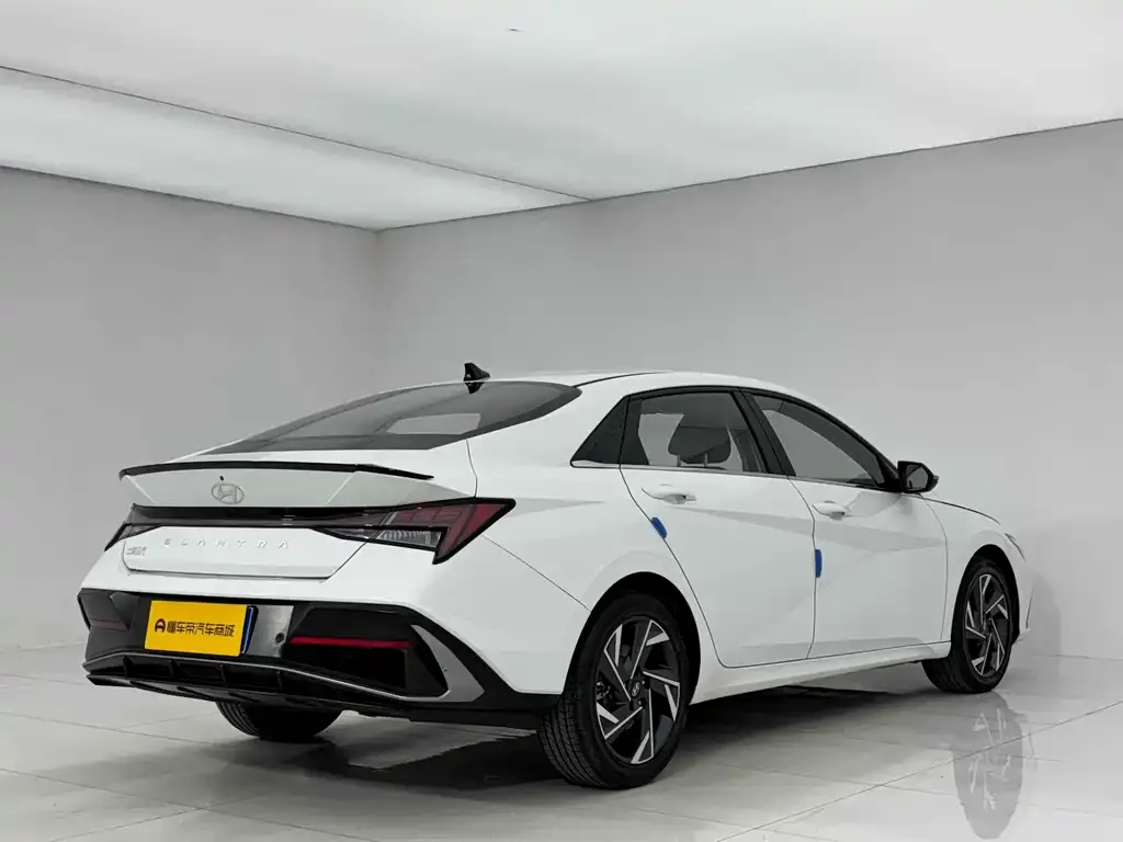 Hyundai Elantra — фото 5