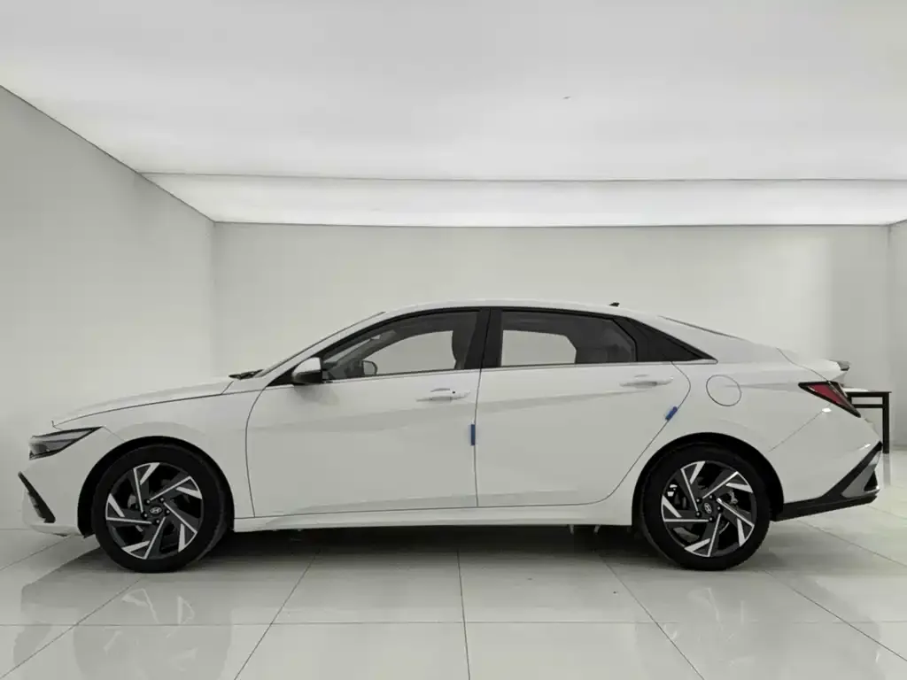 Hyundai Elantra — фото 2