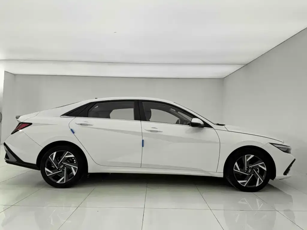 Hyundai Elantra — фото 3