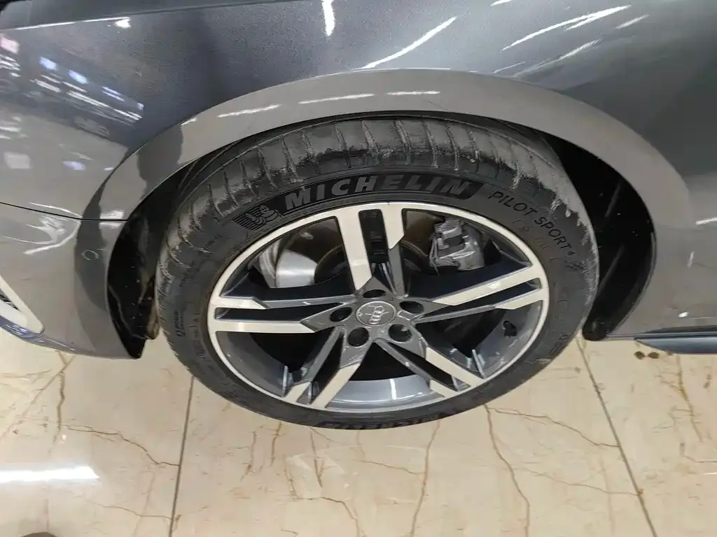 Audi A4L 2021 из CN, фото 4