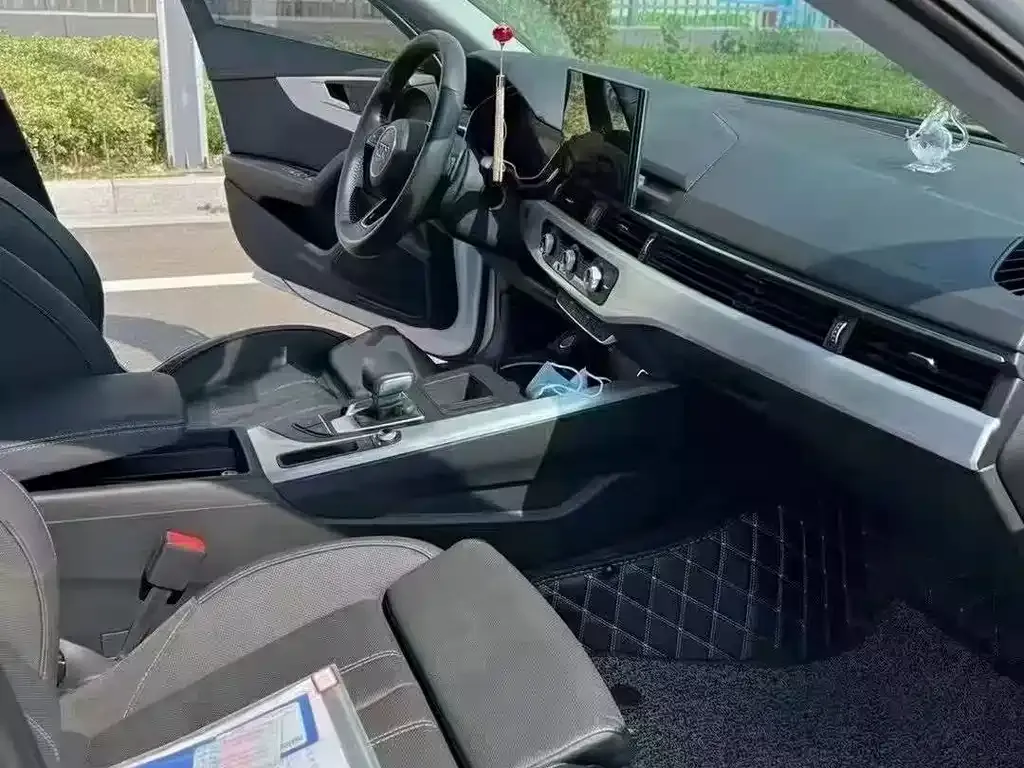 Audi A4L 2021 из CN, фото 9