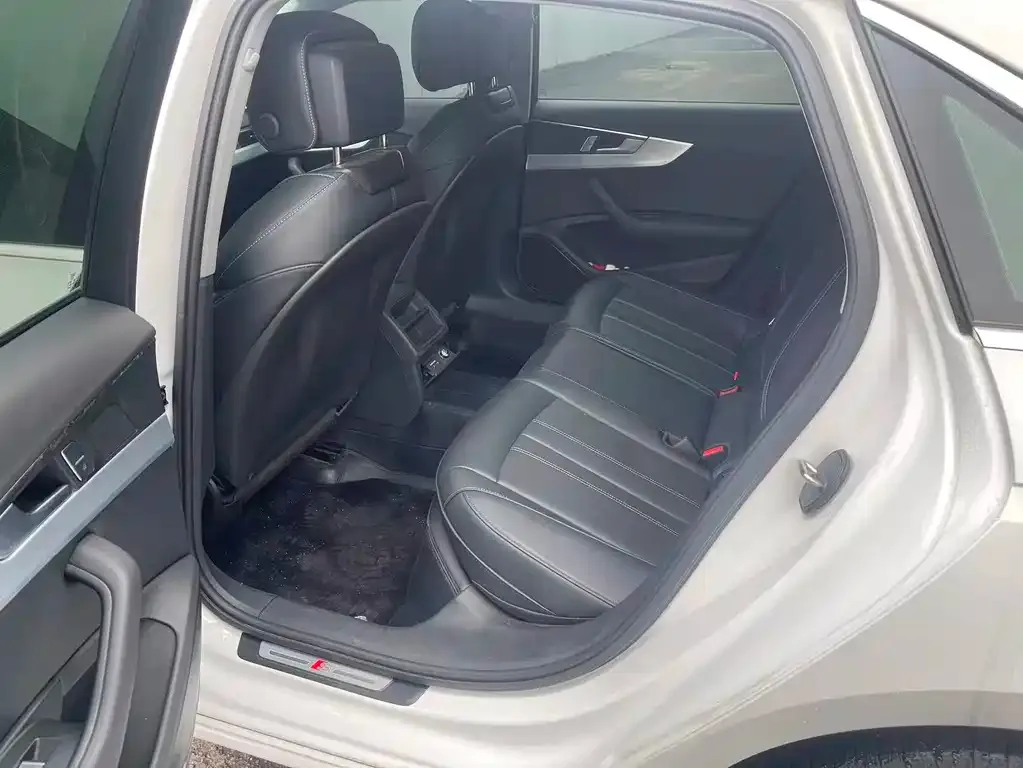 Audi A4L 2025 из CN, фото 2