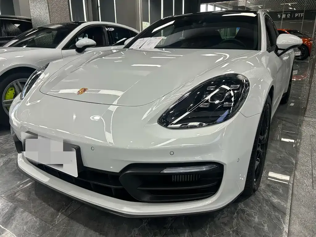 Porsche Panamera — фото 1