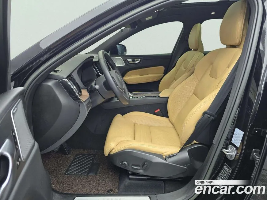 Volvo XC60 — фото 10