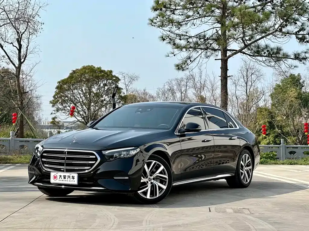Mercedes-Benz E-Class — фото 1