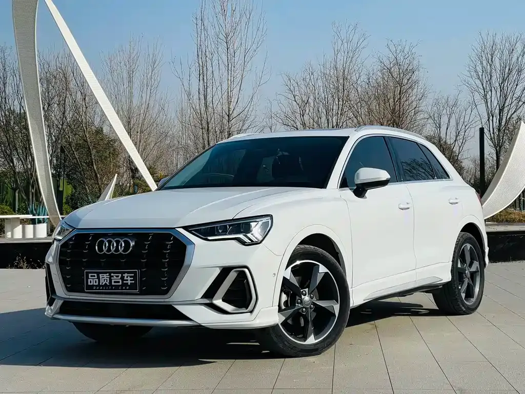 Audi Q3 — фото 1