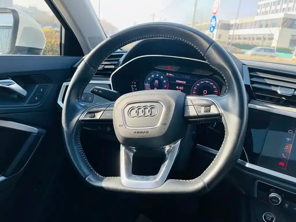 Audi Q3 — фото 6