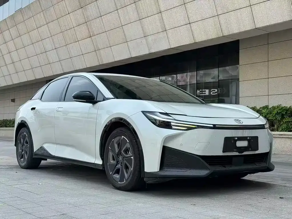 Toyota bZ3 2023 из CN, фото 7