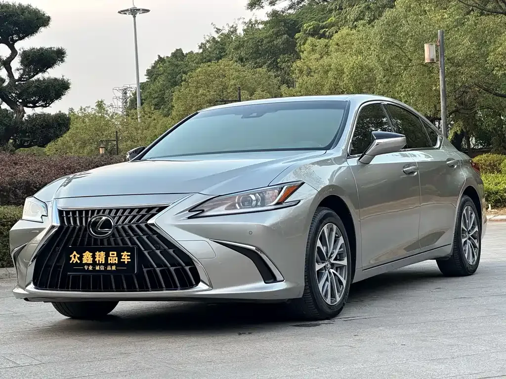 Lexus ES — фото 1