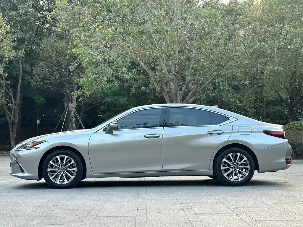 Lexus ES — фото 10