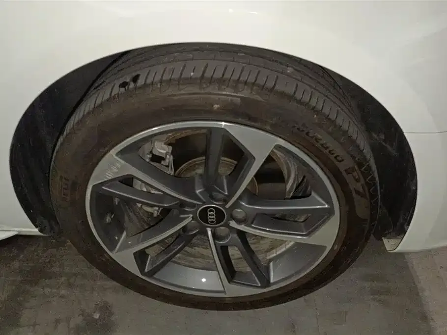 Audi A4L 2024 из CN, фото 4