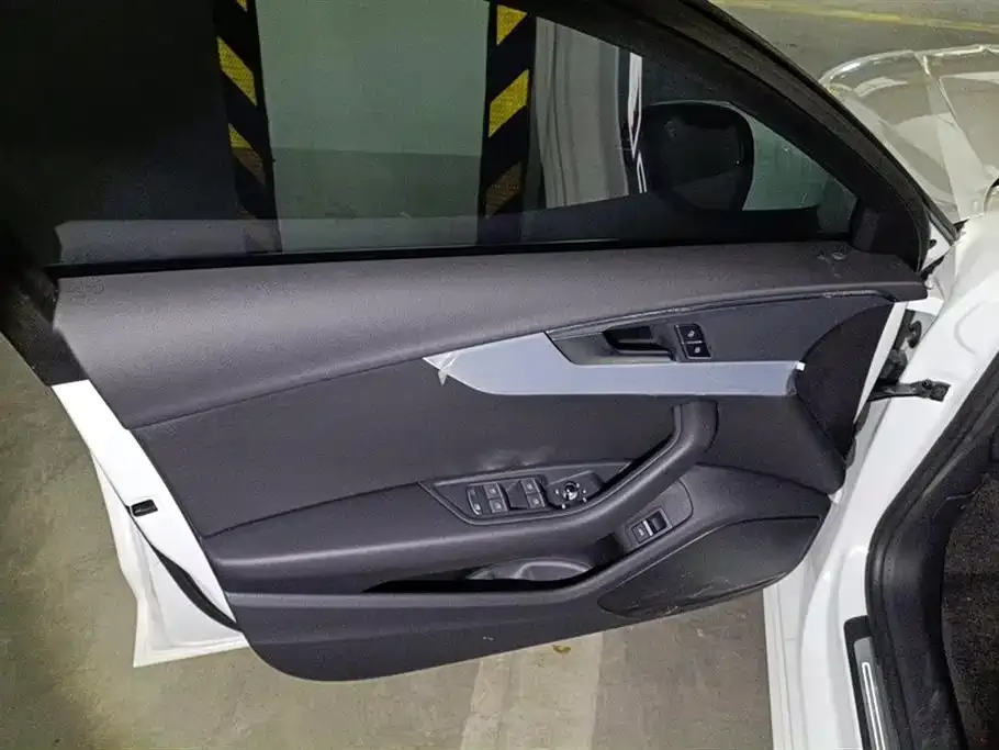 Audi A4L 2024 из CN, фото 7