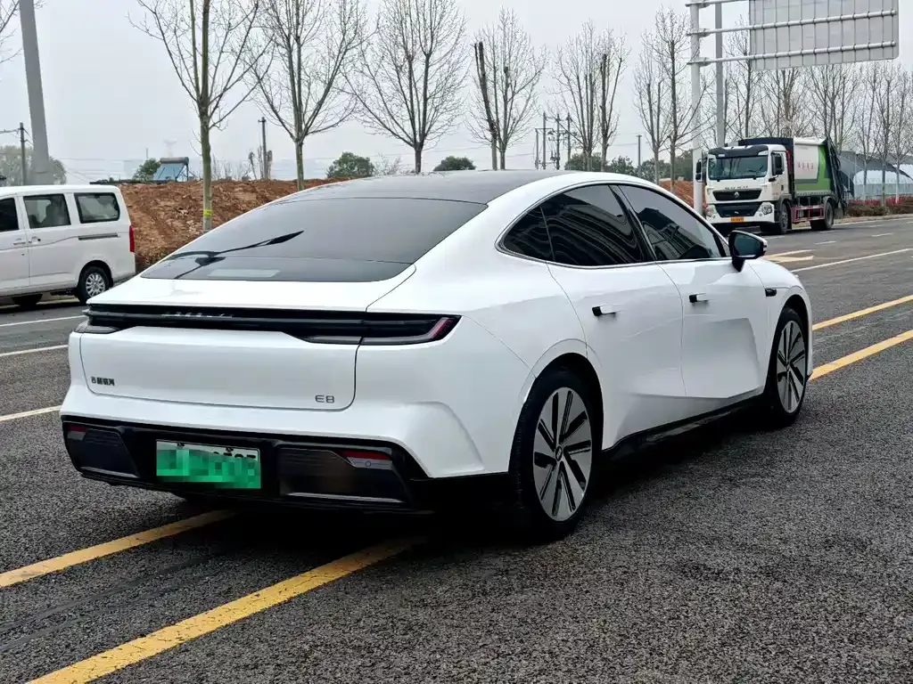 Geely Galaxy E8 — фото 9