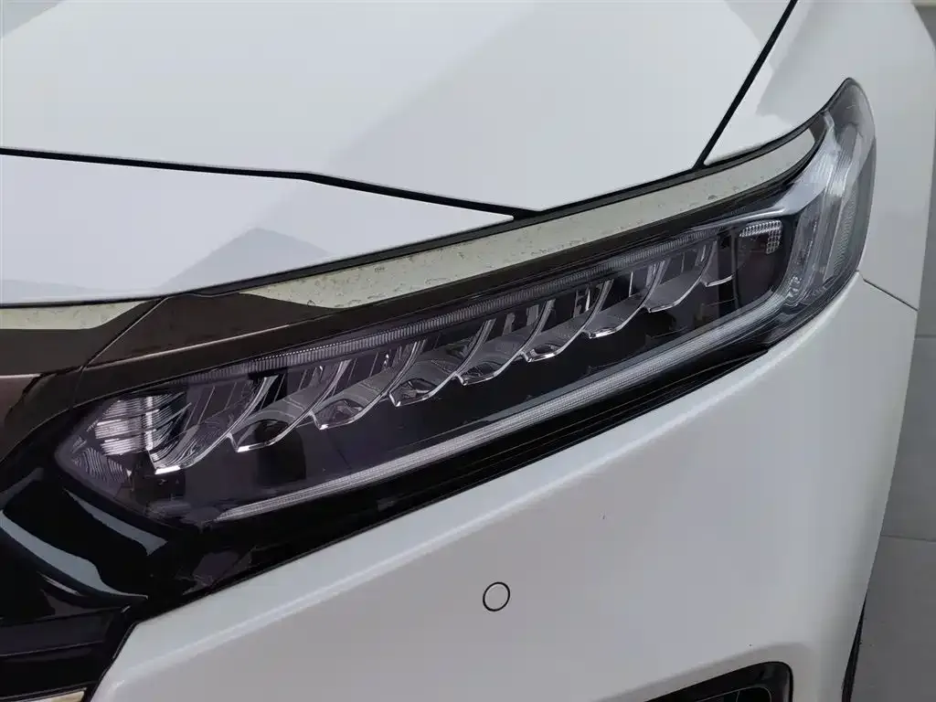 Honda Accord — фото 10